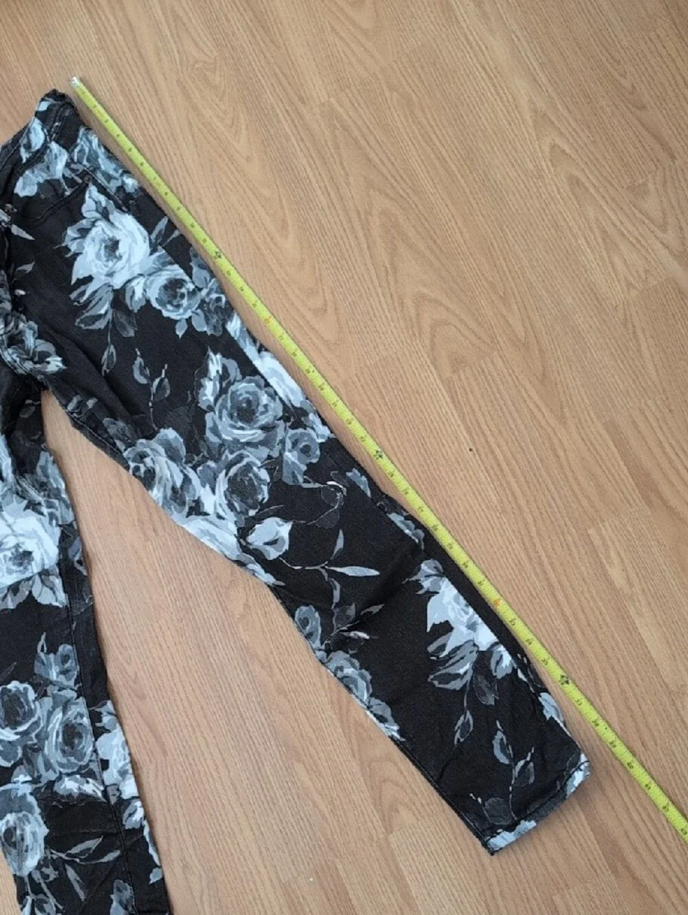Mossimo Supply Co. Black Skinny Jeans with White Floral Pattern